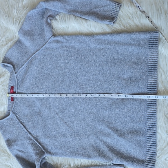 Saks Fifth Avenue Oversized grey sweater - Picture 4 of 9